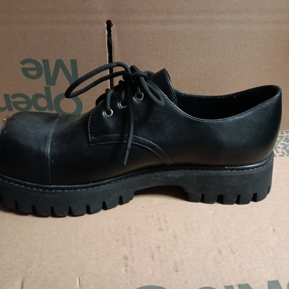 BOXED KOI GEHRMAN METAL CAP CHUNKY SHOES IN BLACK - UK 11