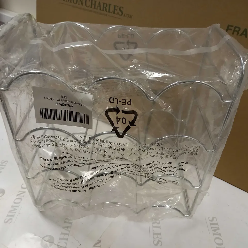 LOT OF APPROX 5 ASSORTED STORAGE ITEMS TO INCLUDE: WHITE STORAGE BOX SETS, WINE RACK
