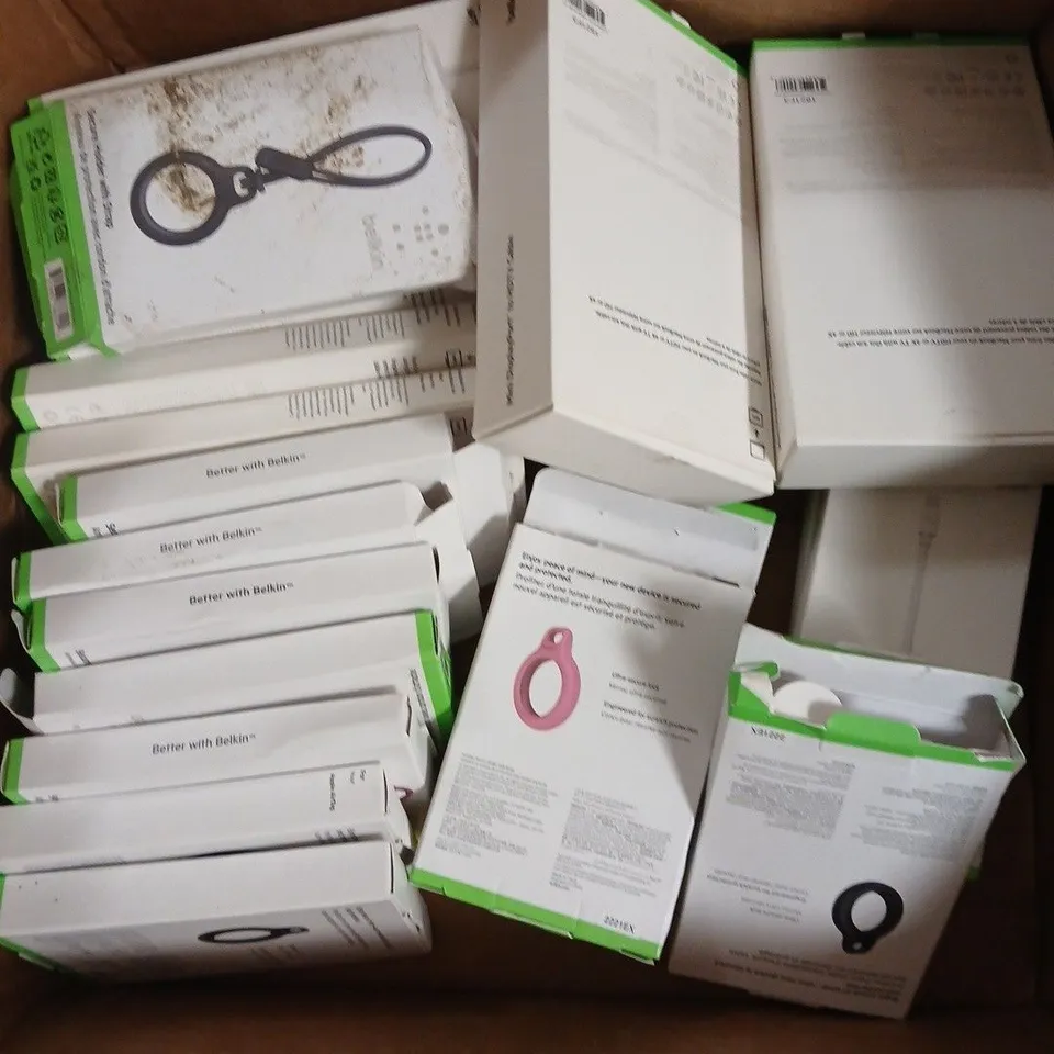 APPROXIMATELY 20 ASSORTED BELKIN SMARTPHONE ACCESSORIES TO INCLUDE HOLDERS, ADAPTERS ETC 