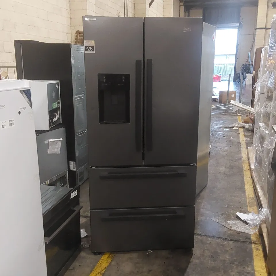 BEKO PRO HARVESTFRESH G84605NE
FRIDGE FREEZER - BLACK STEEL