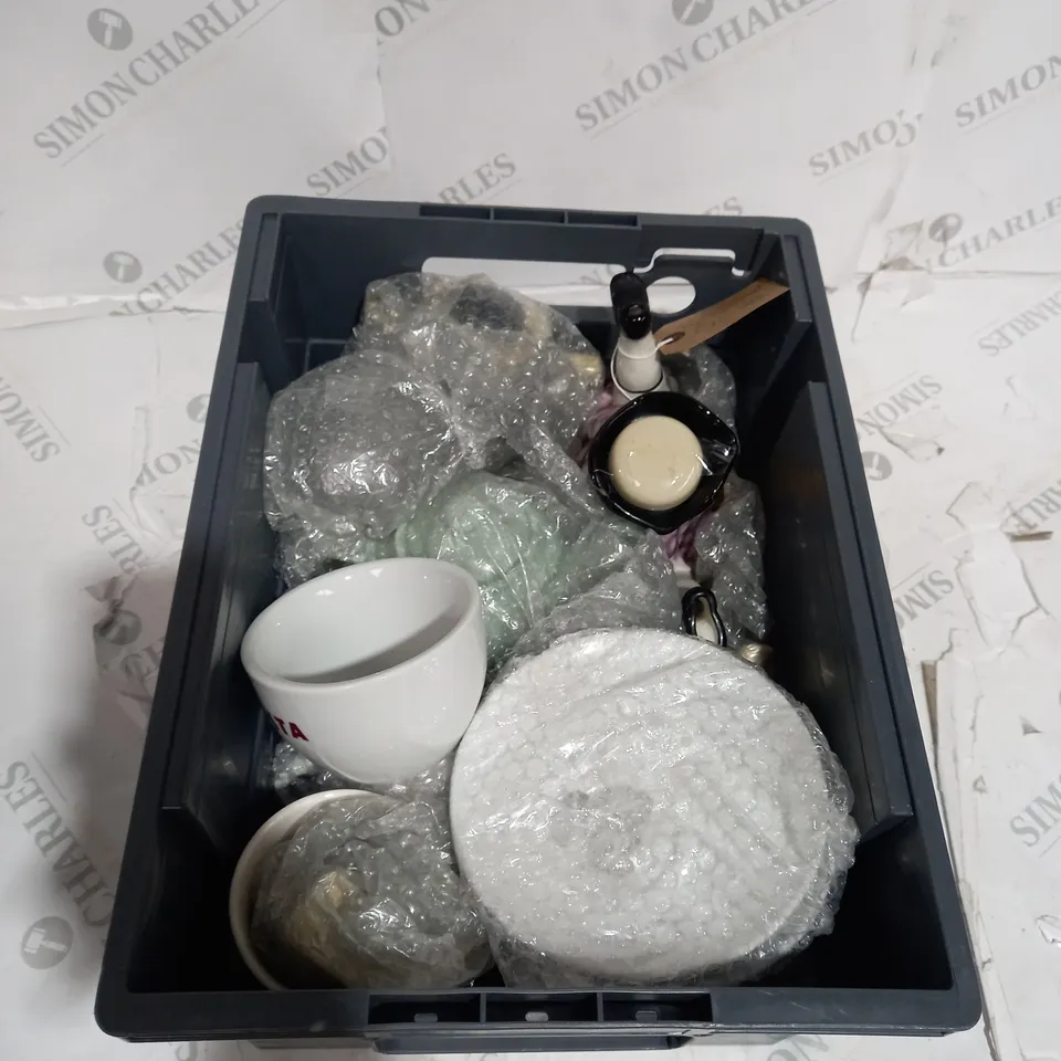 LARGE QUANTITY OF ASSORTED PRODUCTS TO INCLUDE; PLATES , CUPS AND BOWLS 