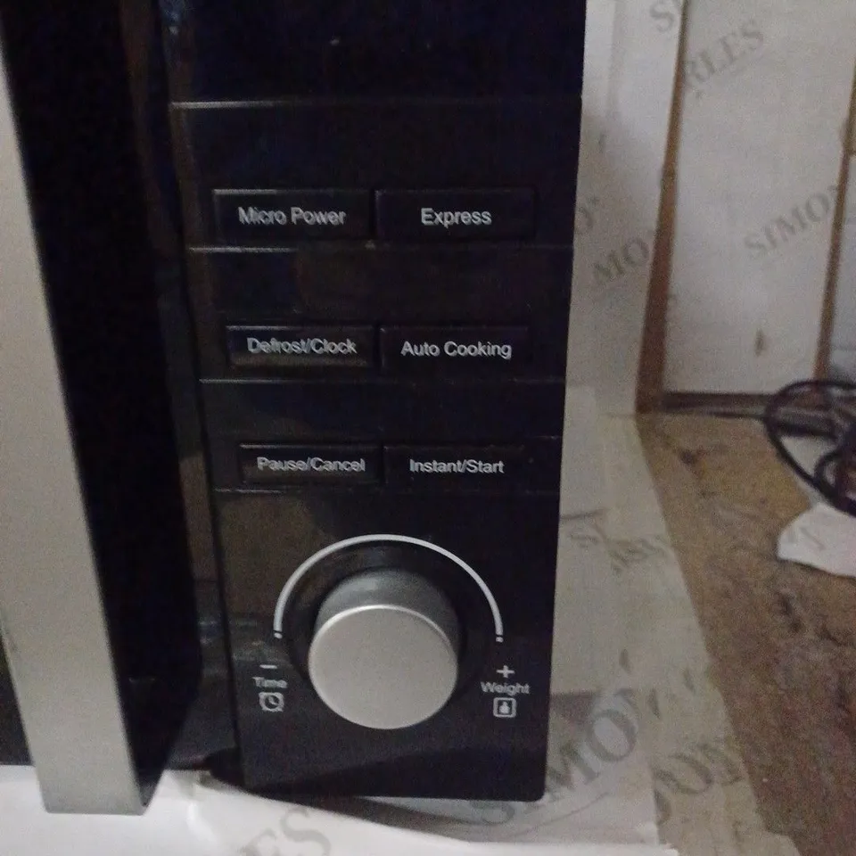 SWAN 23L MICROWAVE IN BLACK RRP £119.99