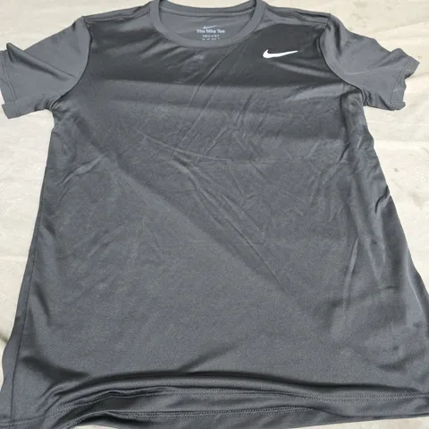 NIKE PLAIN LOGO T-SHIRT, BLACK - UK SIZE XS 