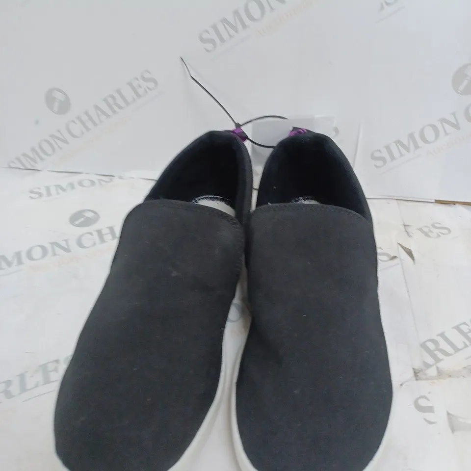 BOXED VIONIC VENICE MARSHALL CANVAS SLIP ON SHOES, BLACK - SIZE 7
