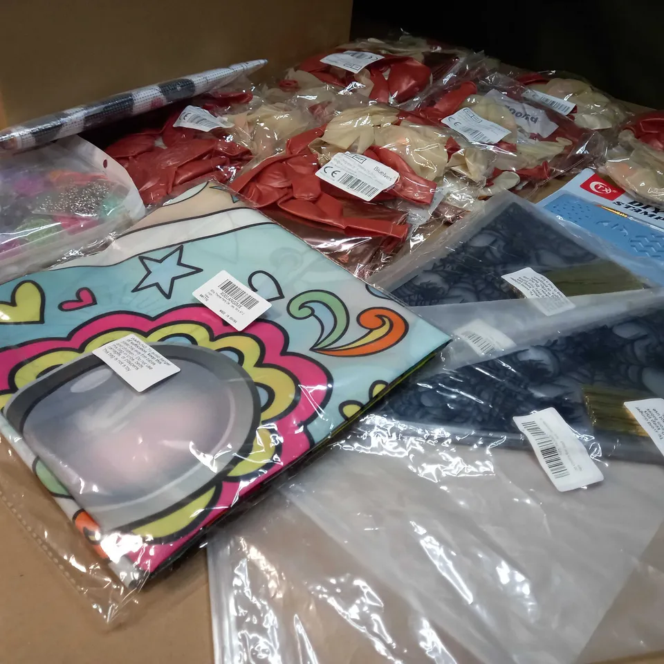 LOT OF APPROX 15 ASSORTED CRAFT/DECORATIVE OCCASION ITEMS TO INCLUDE: BEADS, BALLOON PACKS, DIY STAMPS