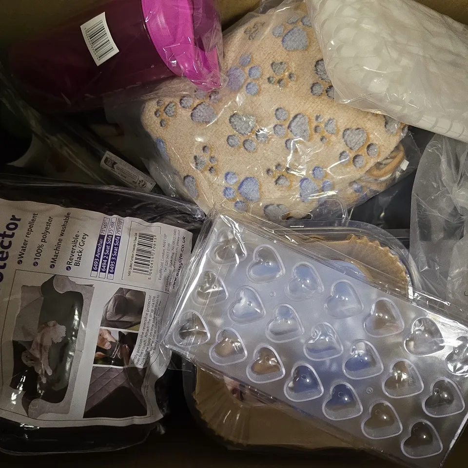 BOX OF APPROXIMATELY 20 ASSORTED HOUSEHOLD ITEMS TO INCLUDE MINKY MCLOTH, EXTRA WEAR GLOVES, ETC - COLLECTION ONLY