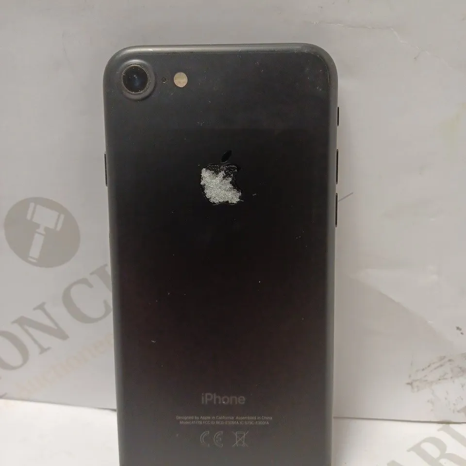 BOXED APPLE IPHONE 7 IN BLACK