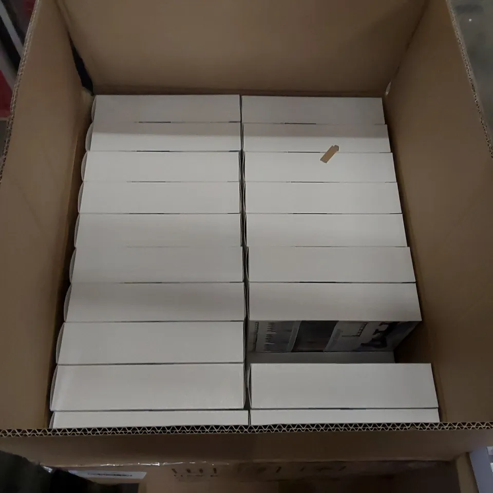 PALLET CONTAINING APPROXIMATELY 8 BOXES OF 40x 10PCS TRADEALS WONDER HANGERS