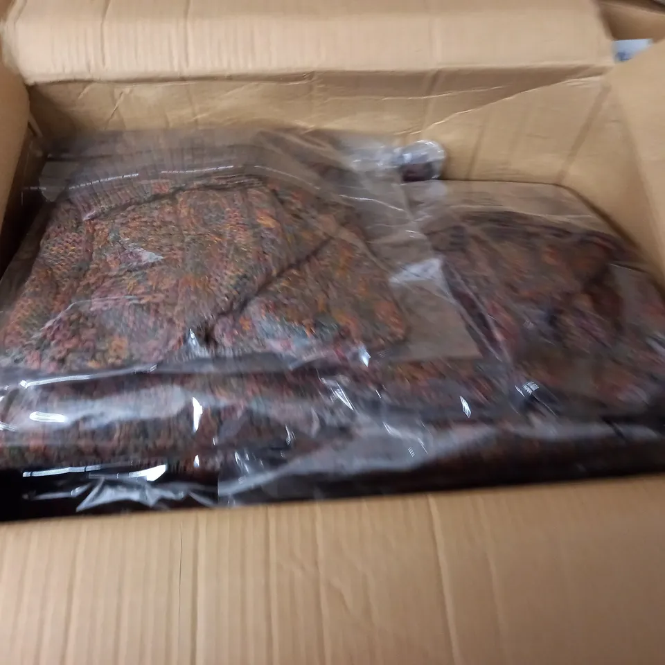 LOT OF APPROXIMATELY 12 PURE NEW WOOL JUMPERS - SIZE UNSPECIFIED