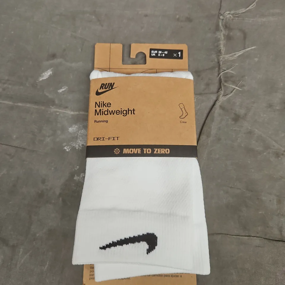 NIKE MIDWEIGHT RUNNING SOCKS – UK 5-8 DRI-FIT