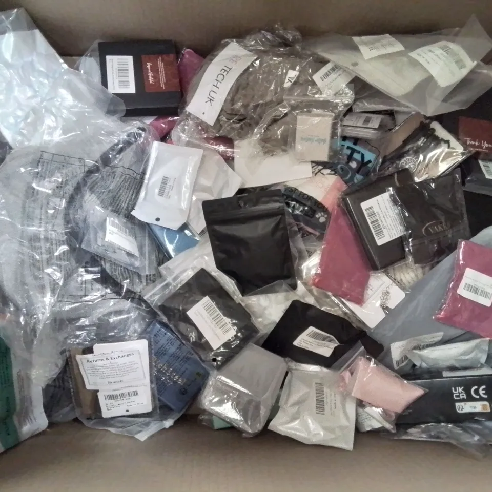 BOX CONTAINING MIXED BUNDLE OF FASHION ITEMS AND JEWELLERY GIFT SETS, WATCHES ETC.