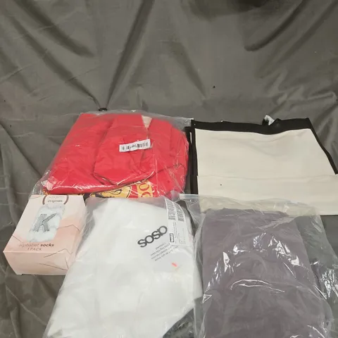 APPROXIMATELY 20 ASSORTED CLOTHING PRODUCTS IN VARIOUS STYLES & SIZES TO INCLUDE JUMPERS, T-SHIRTS, DRESSES ETC