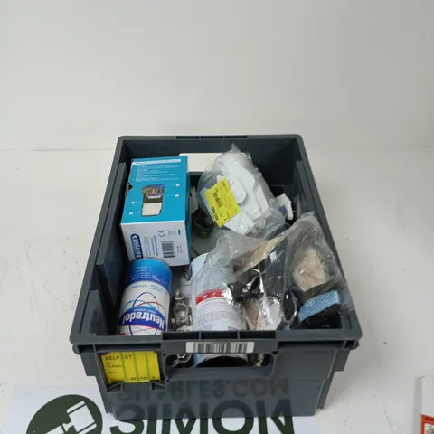 TOTE OF APPROXIMATELY 10 ASSORTED ITEMS TO INCLUDE: BAHCO CS300