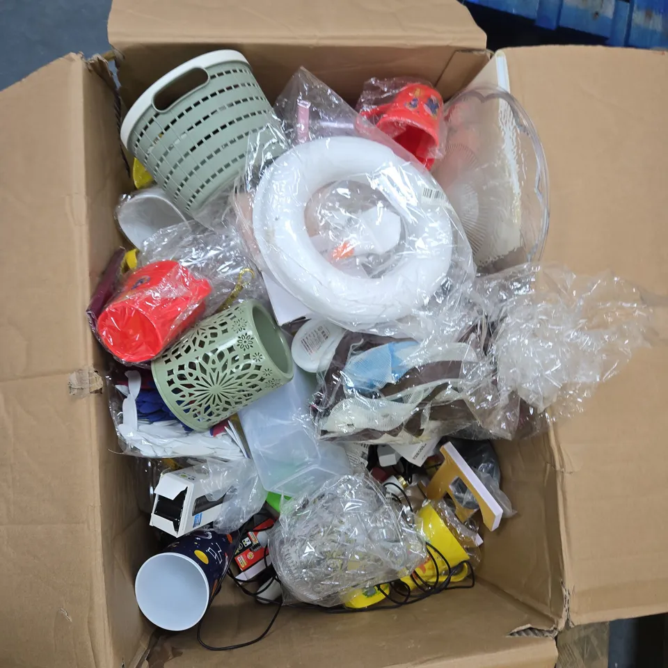 BOX OF APPROXIMATELY 30 ASSORTED ITEMS TO INCLUDE: 2026 PREMIER LEAGUE TRADING CARDS