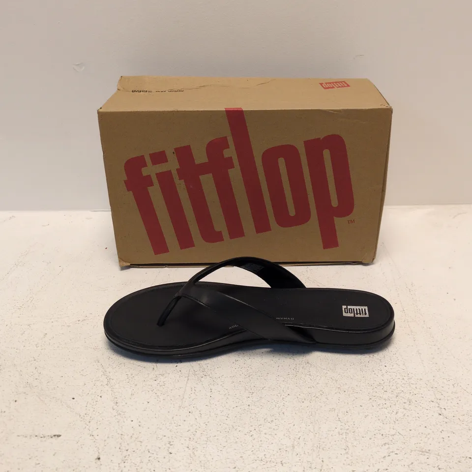 FITFLOP GRACIE LEATHER FLIP-FLOPS – ALL BLACK (UK 7)