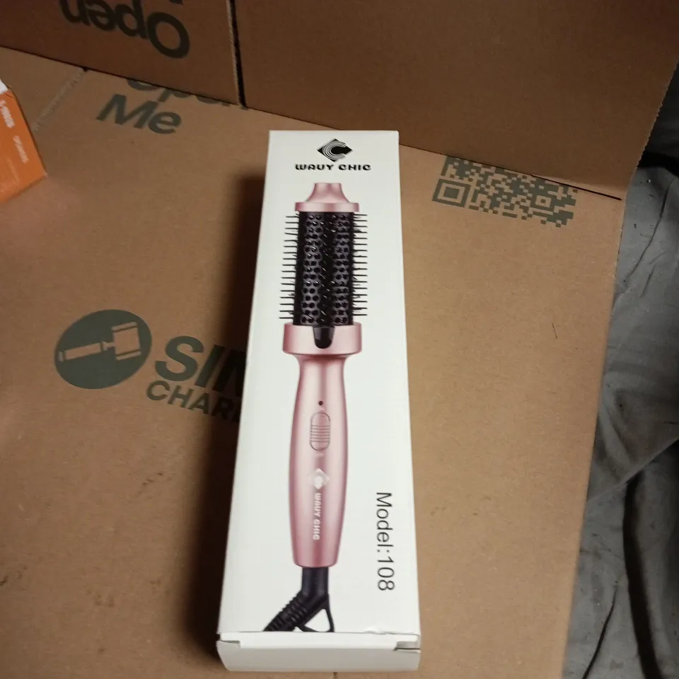 BOX OF APPROXIMATELY 12 ASSORTED ELECTRICAL ITEMS INCLUDING SOLAR CEILING LAMP , DESK TOP SPEAKER AND HAIR STYLING COMB 