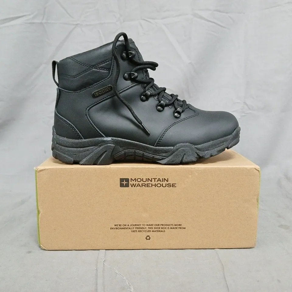 BOXED PAIR OF MOUNTAIN WAREHOUSE CANYON KIDS WATERPROOF WALKING BOOTS IN BLACK SIZE UK 5