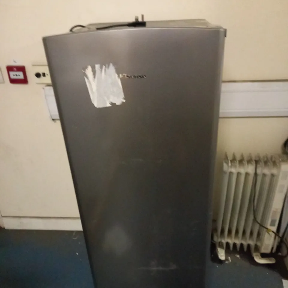 HISENSE RR220D4ADF 52CM FREESTANDING RETRO FRIDGE [COLLECTION ONLY]