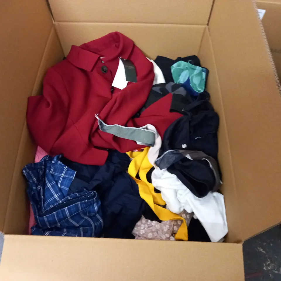 LARGE QUANTITY OF ASSORTED CLOTHING ITEMS TO INCLUDE ZARA, BOOHOO AND NEW LOOK