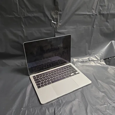 APPLE MACBOOK PRO (A2289)