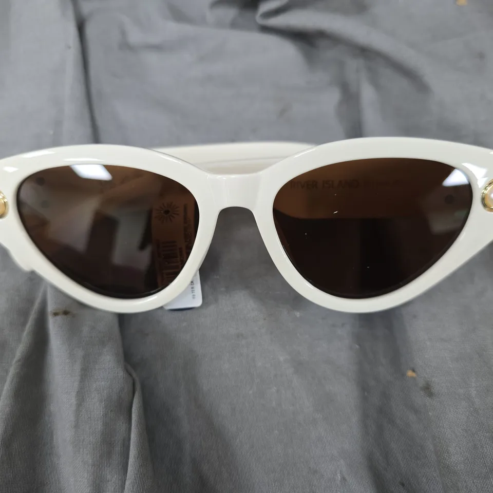 PEARL CATEYE SUNGLASSES IN WHITE