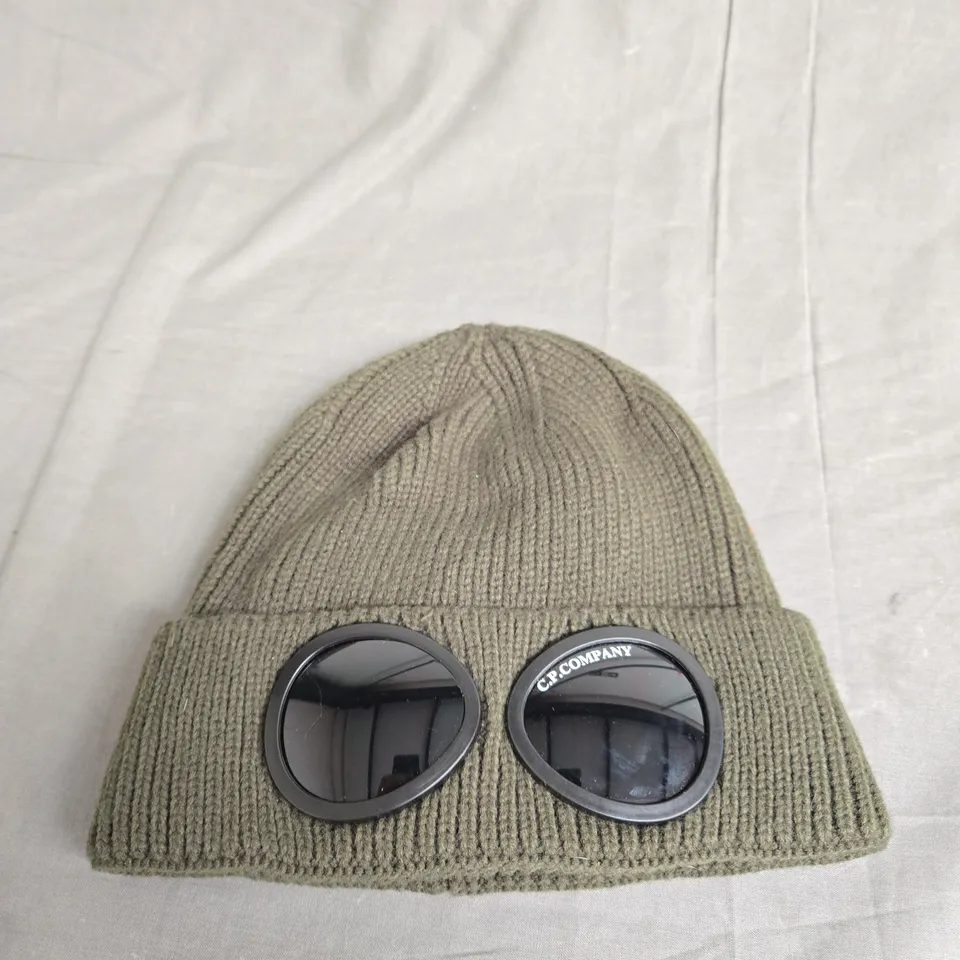 C.P. COMPANY GOGGLE BEANIE HAT