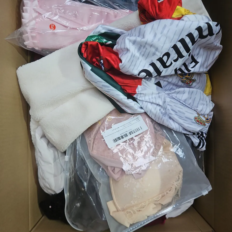 APPROXIMATELY 20 ASSORTED CLOTHING PRODUCTS IN VARIOUS STYLES & SIZES TO INCLUDE JACKETS, T-SHIRTS, DRESSES ETC