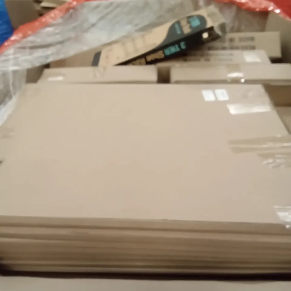 PALLET OF ASSORTED CANVAS AND HOME DECORATIONS