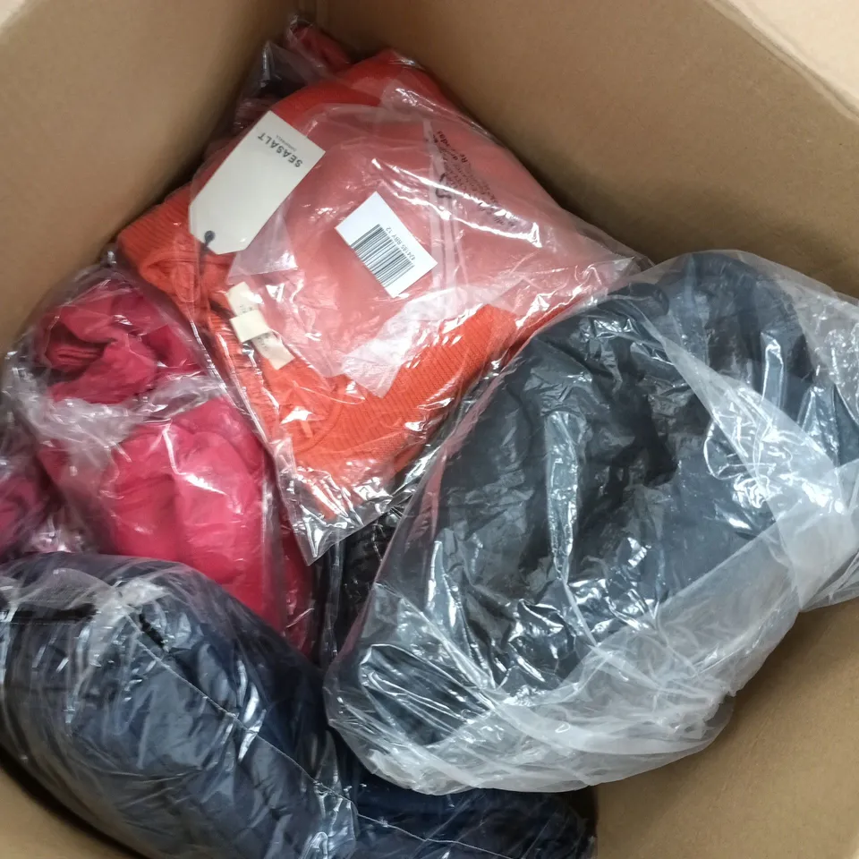 APPROXIMATELY 25 ASSORTED CLOTHING ITEMS IN VARIOUS SIZES, STYLES & COLOURS TO INCLUDE BRANDS SUCH AS RUTH LANGSFORD, CENTIGRADE, HELENE BERMAN, ETC - COLLECTION ONLY
