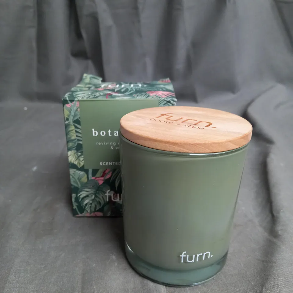 FURN. AMAZONIA BOTANICAL PEPPERMINT + CITRUS SCENTED GLASS CANDLE