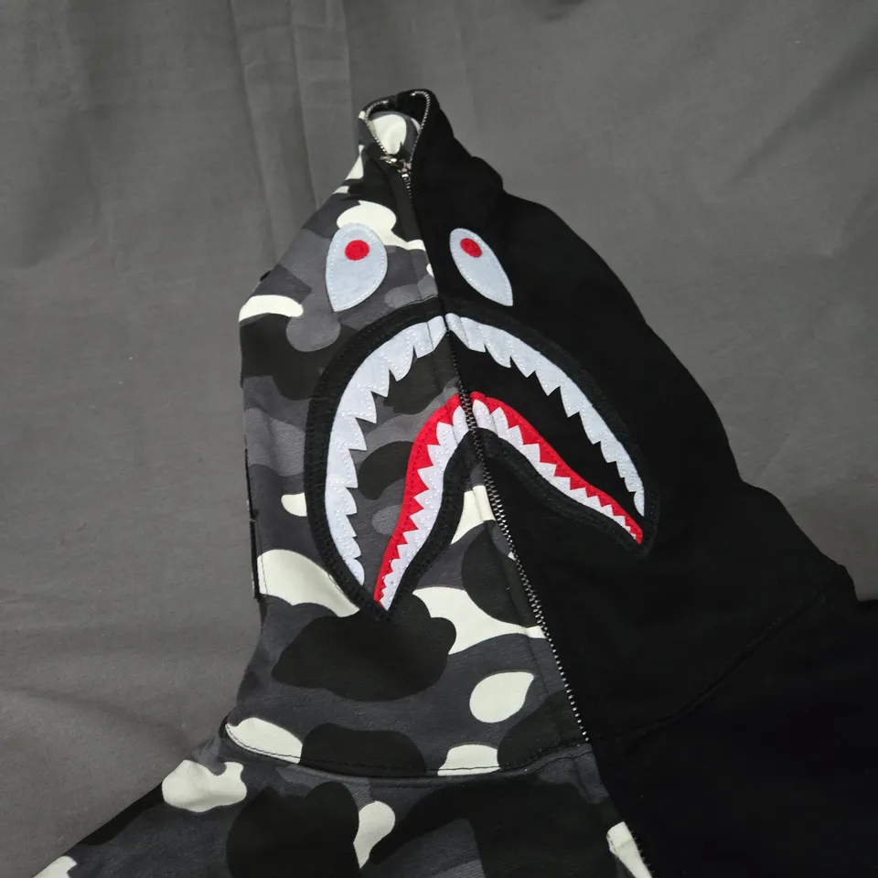 A BATHING APE SHARK HOODIE SIZE M