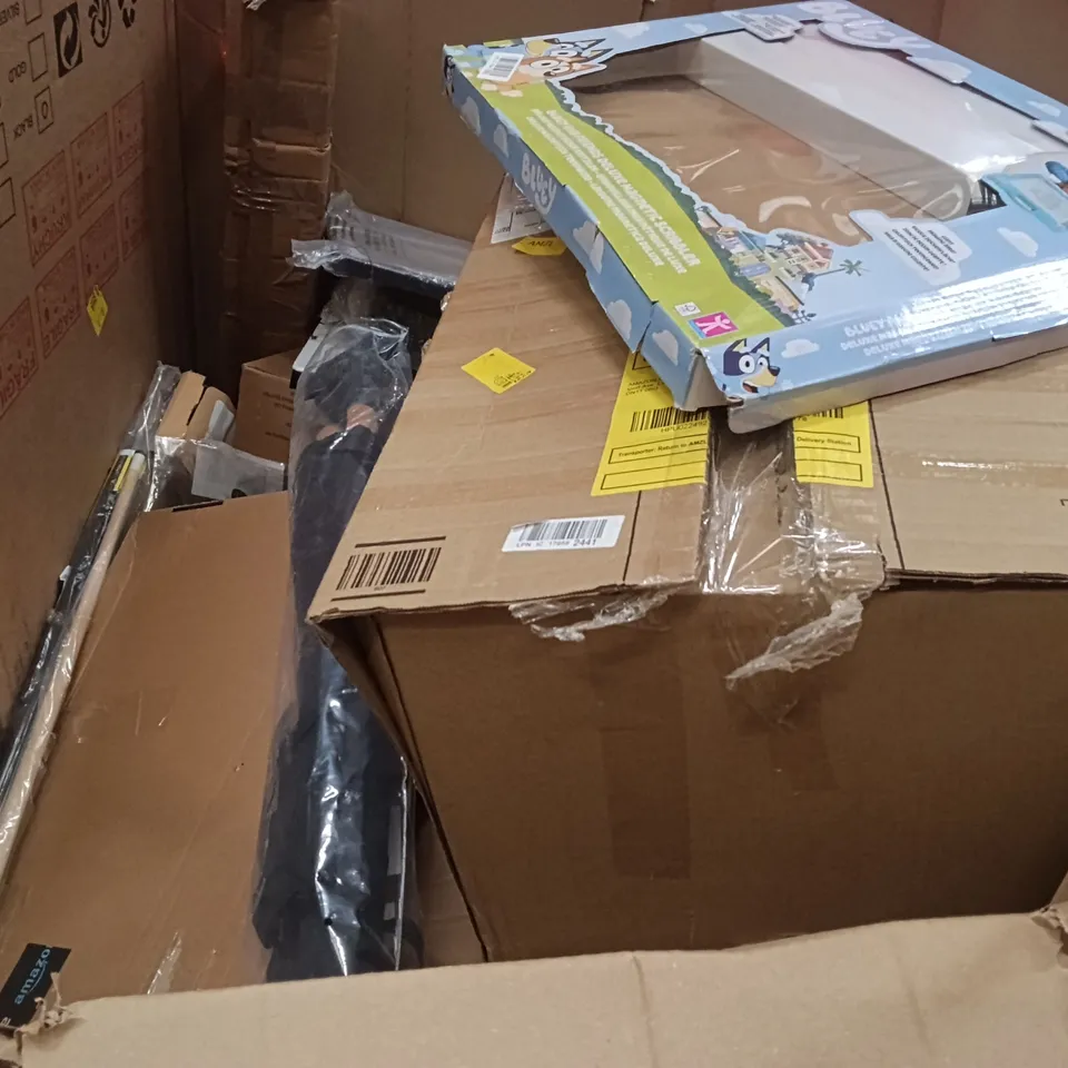 PALLET OF ASSORTED ITEMS INCLUDING - AIR COOLER, SHOWER CADDY, HYGIENIC MOP
