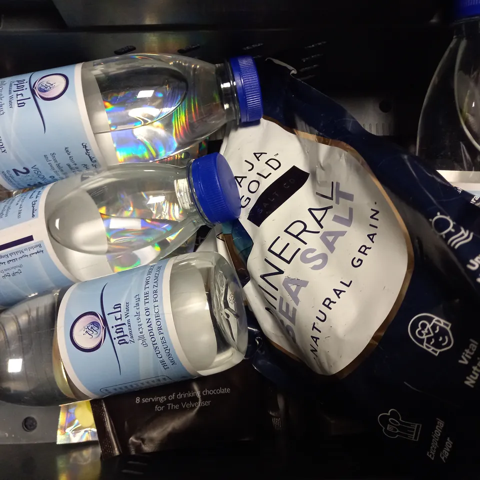TOTE OF APPROX 11 ASSORTED FOOD ITEMS TO INCLUDE - HOTEL CHOCOLAT DARK DRINKING CHOCOLATE , YOGI TEA ROSE , STAMFORD STREET CO CHOPPED TOMATOES ETC