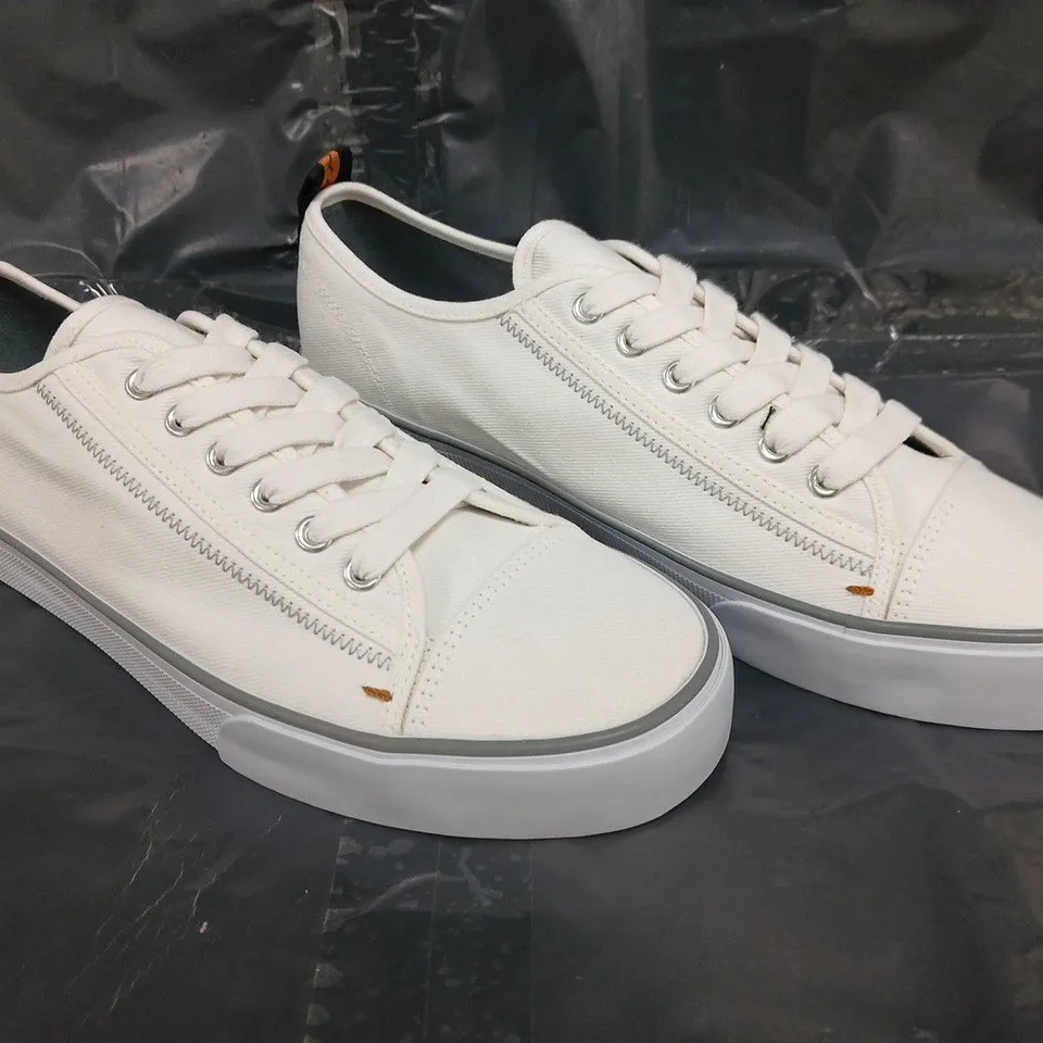 BOXED PAIR OF WHITE STUFF SHOES IN WHITE SIZE UK 10