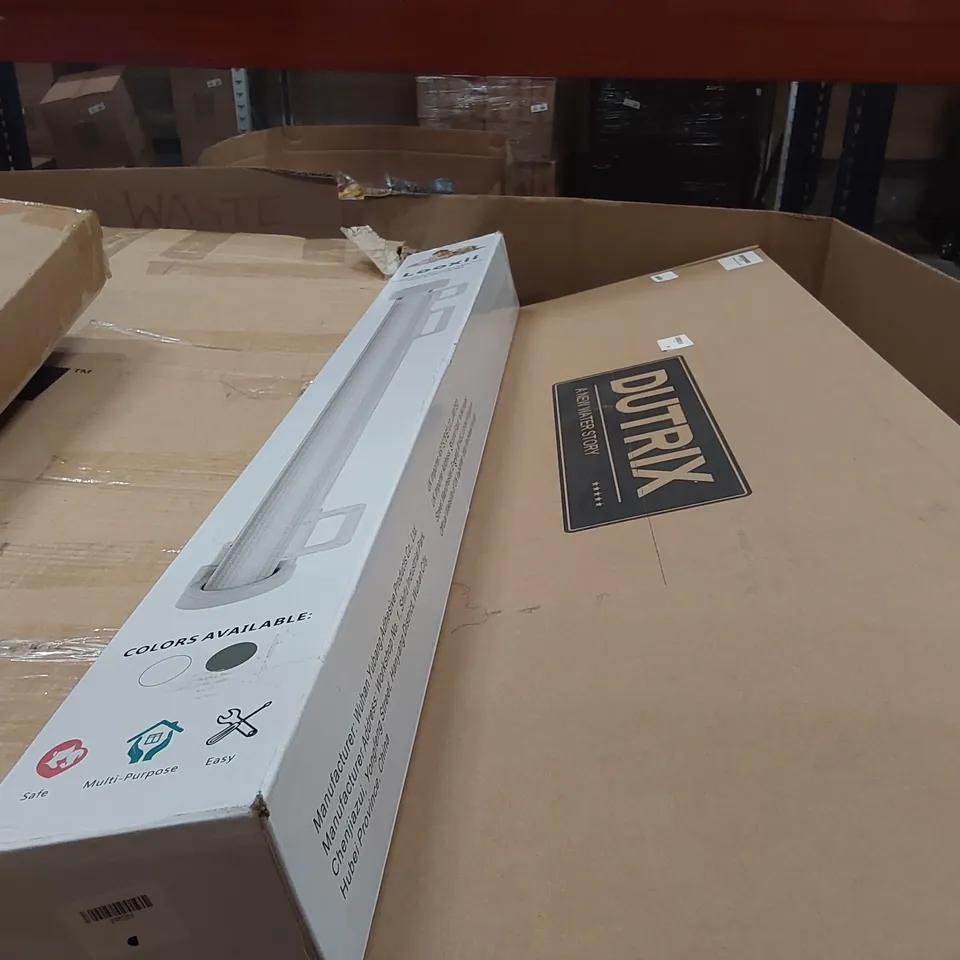 PALLET OF ASSORTED ITEMS INCLUDING: METIS TABLE LAMP, LUXURY SHOWER PANEL, RETRACTABLE SAFETY GATE, DUTRIX THERMOSTATIC SHOWER SYSTEM, PUZZLE ACCESSORIES ECT