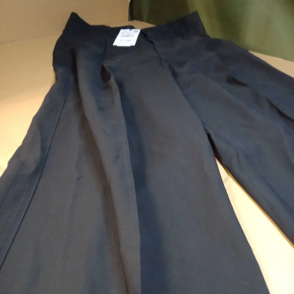 GAP BLACK WIDE LEGGED TROUSERS - LARGE