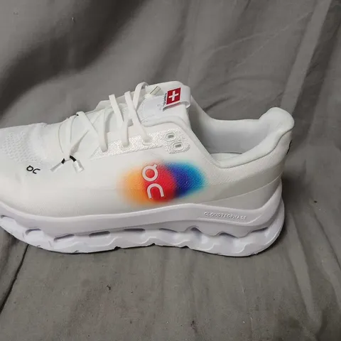 ON RUNNING WHITE SNEAKERS – WOMEN'S UK 5 (US W7, EU 38)