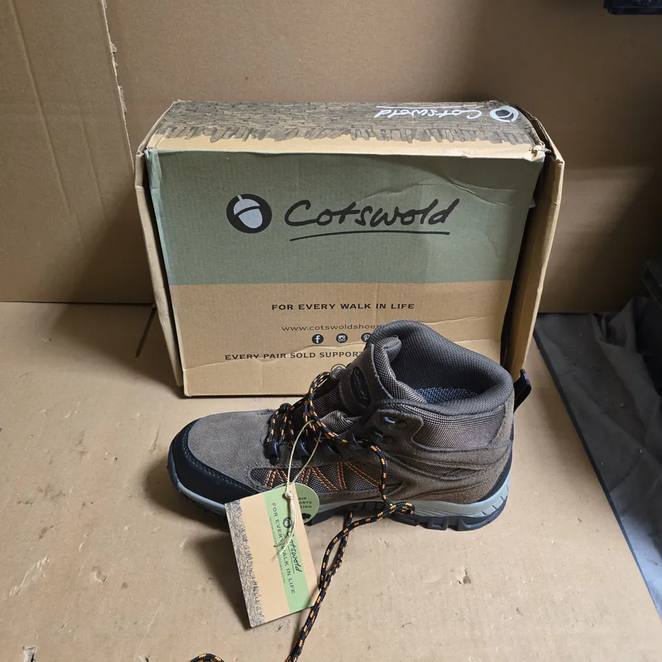 COTSWOLD MEN’S HIKING BOOTS – GREY/BROWN SUEDE WITH TAG - UK SIZE 9 