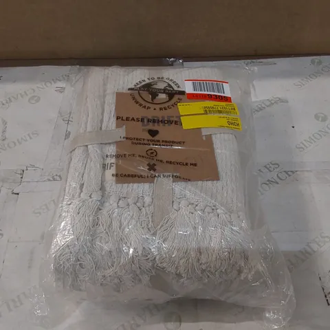 BAGGED HERMBUSCHE THROW BLANKET