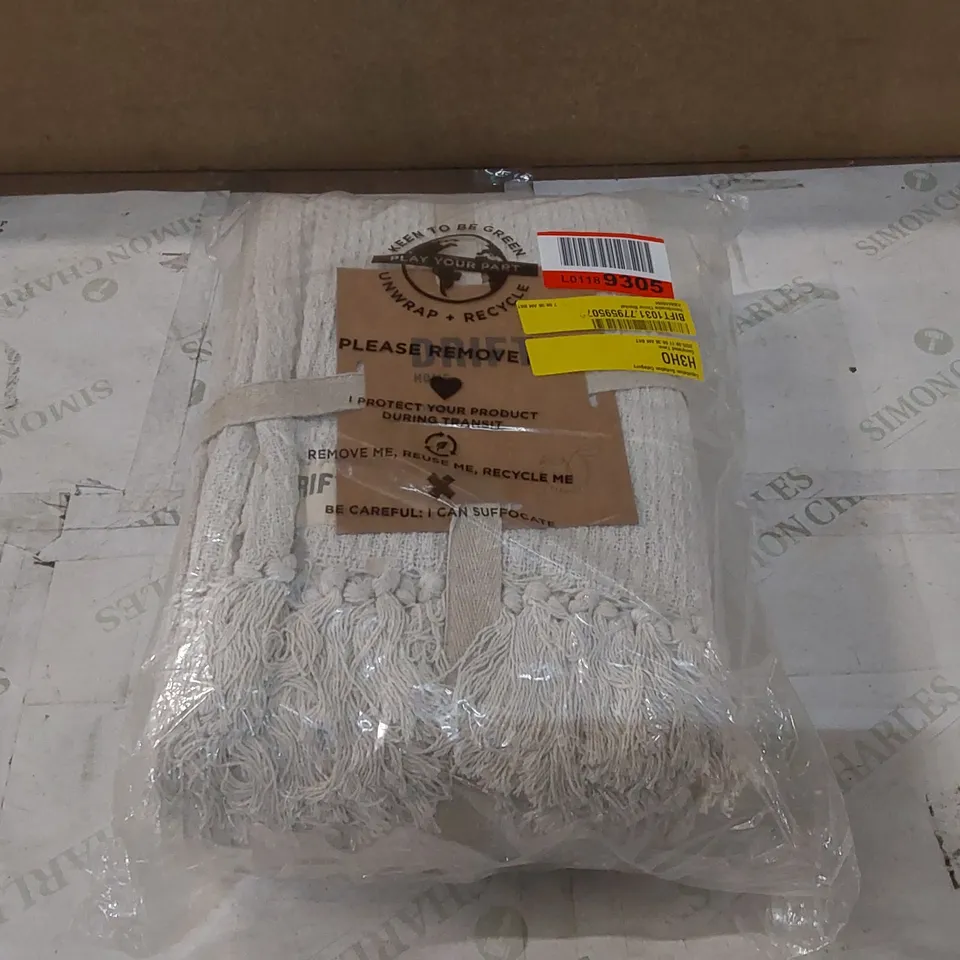 BAGGED HERMBUSCHE THROW BLANKET