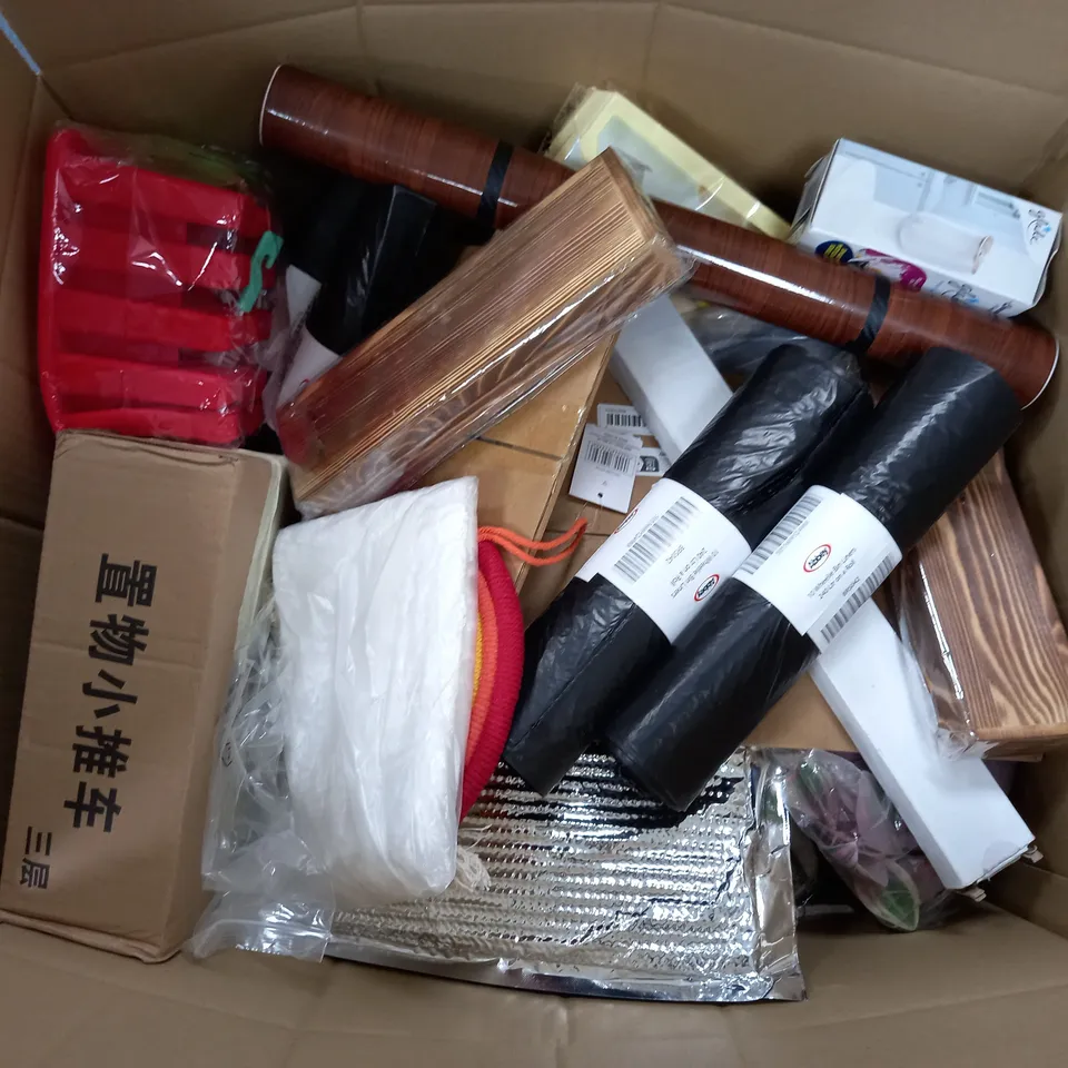 APPROXIMATELY 20 ASSORTED HOUSEHOLD ITEMS TO INCLUDE GLADE SENSE & SPRAY, FLY SWATTER, ABBEY 10 WHEELIE BIN LINERS, ETC