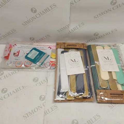 BOX OF APPROXIMATELY 10X60PCS BRAND NEW GIFT BAGS WITH FLOWER BOWS AND 7X NICROLANDEE PARTY DECORATION SETS