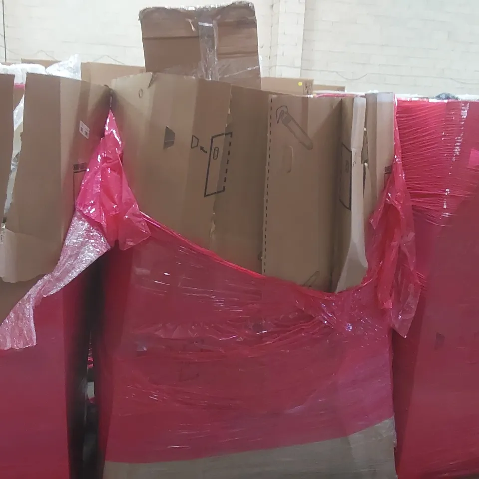PALLET OF ASSORTED ITEMS INCLUDING: PET STAIRS, IRONING BOARD, COMFORT CUSHION, WASHING MACHINE RACK ECT