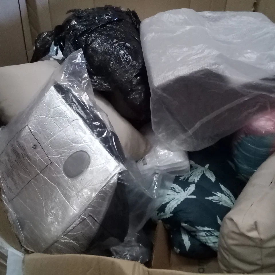 PALLET OF ASSORTED ITEMS INCLUDING ELVIROS MEMORY FOAM CERVICAL PILLOW, INFINITY PILLOW, PORTABLE NECK PILLOW, DONUT SEAT CUSHION, FITTED QUILT MATTRESS PAD