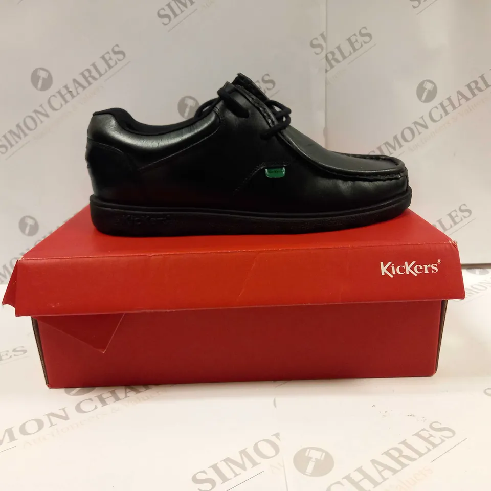 BOXED PAIR OF KICKERS FRAGMA BOYS LACE UP SHOES IN BLACK UK SIZE 8 