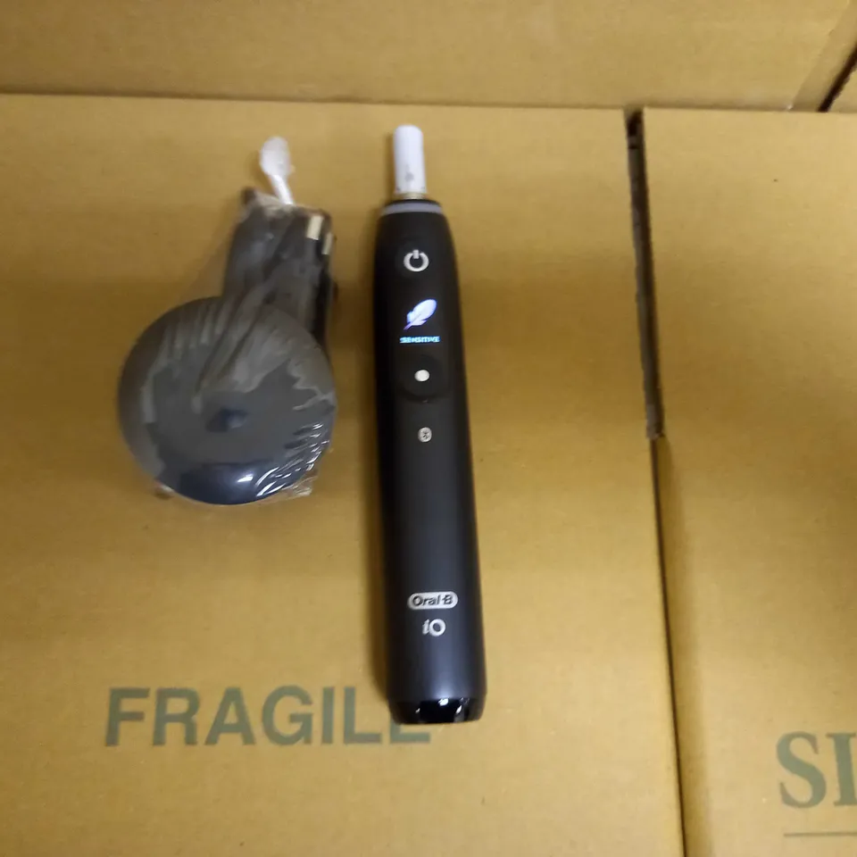 ORAL-B SPECIAL EDITION IO -8- ELECTRIC TOOTHBRUSH