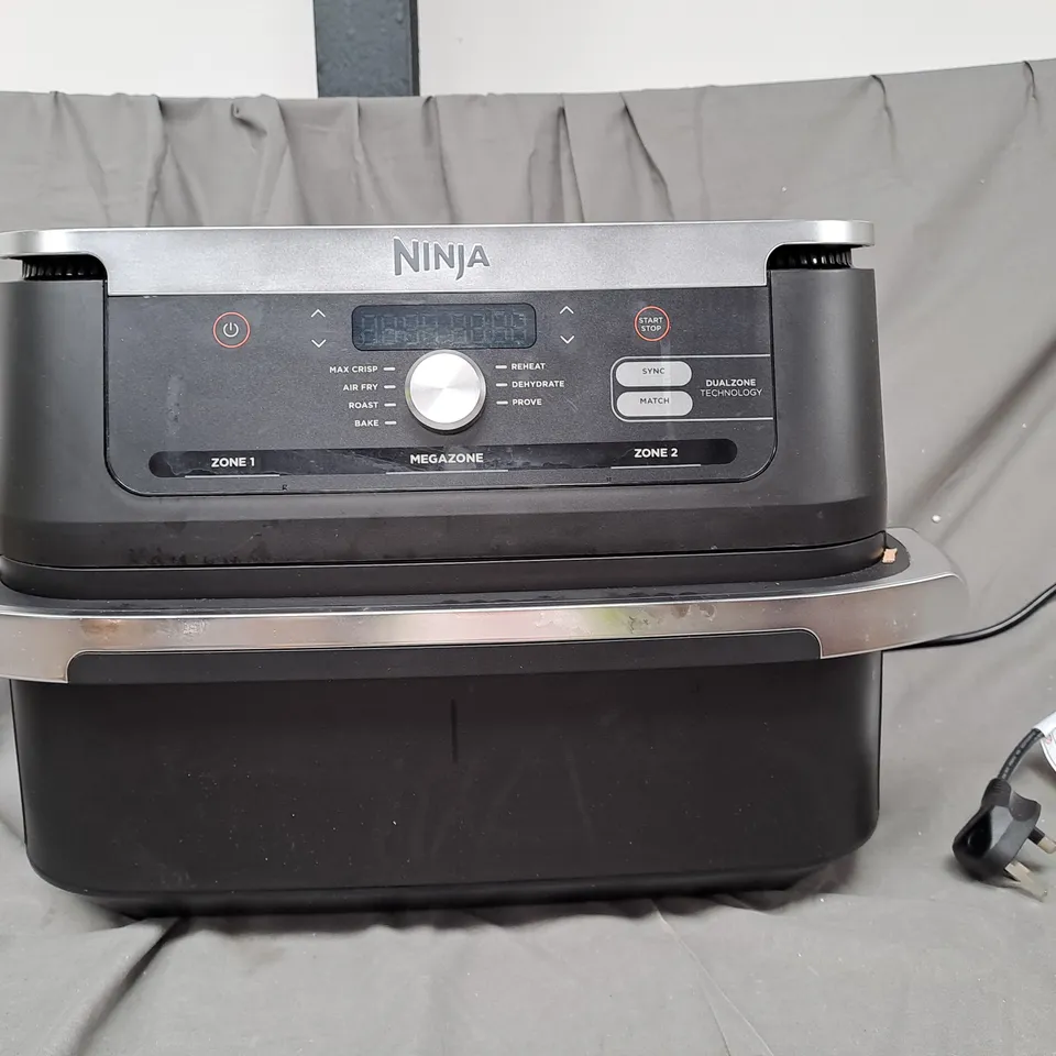 BOXED NINJA 10.4L FOODI FLEXDRAWER DUAL AIR FRYER IN BLACK AF500UK