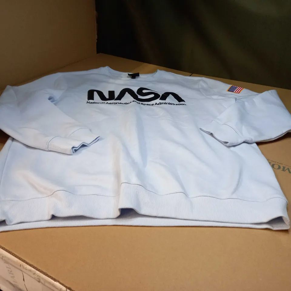 H&M PALE BLUE/NASA LOGO SWEATER - XL