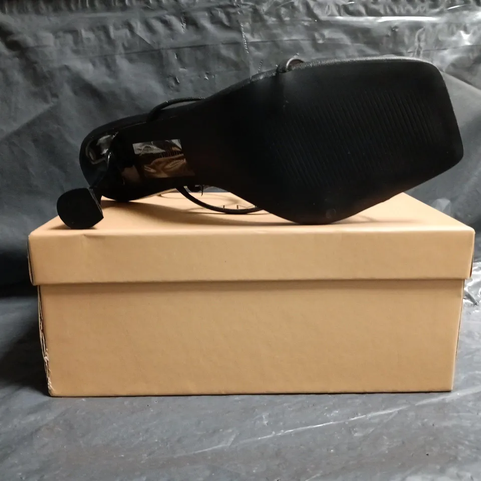 BOXED PAIR OF SIMMI LONDON OPEN TOE HEELED SANDALS IN BLACK SIZE UK 7