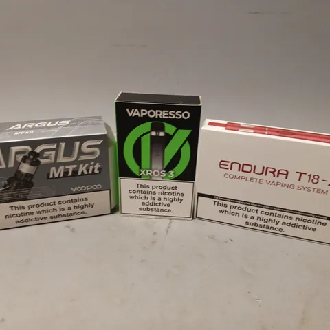 APPROXIMATELY 20 VAPES & E-CIGARETTES TO INCLUDE INNOKIN ENDURA T18-X, VAPORESSO XROS 3, VOOPOO ARGUS MT KIT, ETC